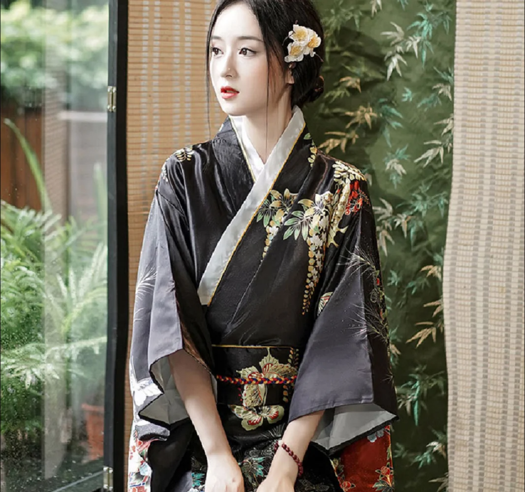 Long Traditional Japanese-themed Beautiful Floral Women's Kimono-Enchanted peach